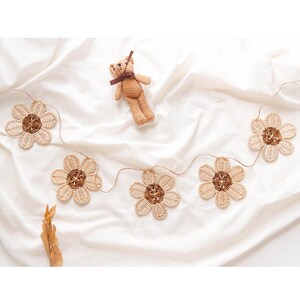 Rattan Flower Wall Decor SET, Daisy Nursery Wall Decor, Boho Girls Nursery Garland, Boho Daisy Felt Garland, Girls Room Garland Decor, Kids
