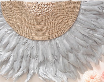 Lestarie Muschel-Feder Wanddekoration 40 Cm — Boho Juju Hat, Handgefertigt In Bali, Weiß/Beige