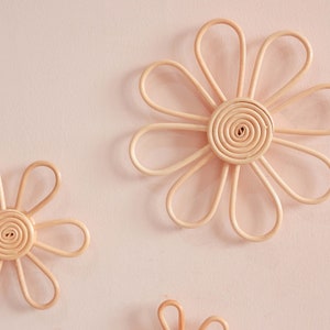 Rattan Flower Wall Decor Set, Daisy Rattan Nursery Wall Decor, Rattan Bedroom Decor, Flower Shelf Decoration, Wicker Kids Bedroom Wall Decor image 7