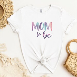 Expectant mom gift Expectant mom T-shirt Expectant mom Christmas gift Pregnancy announcement T-shirt Baby shower gift Pregnant