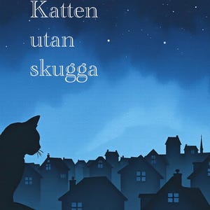 Puede incluir: Una impresión de arte digital que presenta una silueta de gato negro que observa una ciudad por la noche bajo un cielo estrellado. El texto "Katten utan skugga" se muestra en blanco. La obra de arte tiene un esquema de color azul y azul oscuro.