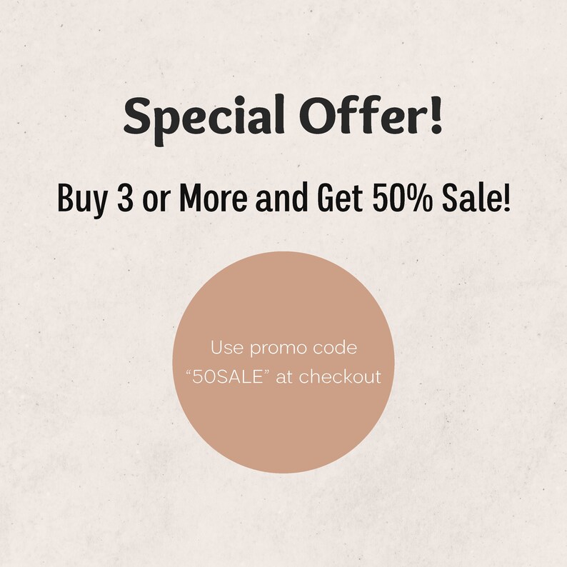 Puede incluir: Un c&iacute;rculo beige con el texto "&iexcl;Oferta especial! &iexcl;Compra 3 o m&aacute;s y obt&eacute;n un 50% de descuento! Usa el c&oacute;digo promocional "50SALE" en la caja" en texto negro.