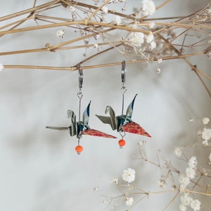 Boucles d'oreilles grue en origami avec perles de verre