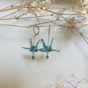 Boucles d'oreilles grue en origami avec perles de verre
