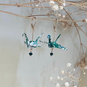 Boucles d'oreilles grue en origami avec perles de verre