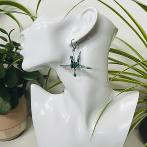 Origami kraanvogel oorbellen met glasskralen