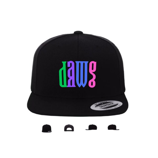 Précommande - Casquette Snapback noire broderie couleurs fashion DAWG