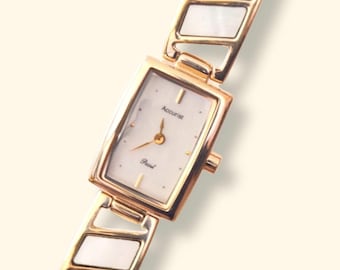 Vintage Ladies Mother of Pearl Gold Accurist Watch Working