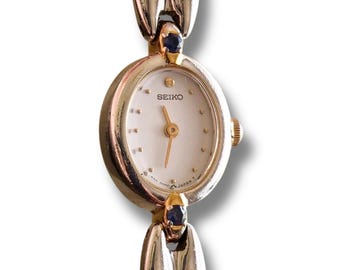 Reloj Seiko de mujer ultrarraro y pequeño con esfera ovalada y detalles de zafiro.