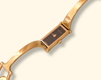 Zegarek damski vintage 1500L z złotym wędzidłem Gucci, działający