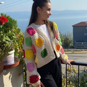 Cardigan au crochet, Cardigan en patchwork coloré au crochet, Cardigan fait main, Cardigan à manches longues, Cardigan tricoté à la main vintage