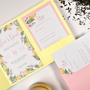 Invitation de mariage jaune et rose, aquarelle floral, pochette jaune, faire part élégant, invitation moderne classique citrons verdure