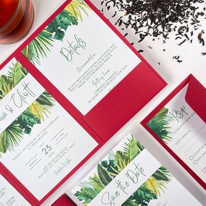 Invitation de mariage tropical jungle, rouge vert et blanc, pochette rouge, faire part élégant, invitation moderne classique feuilles