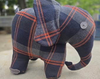 Handgemaakte katoenen knuffelolifant: geüpcycled knoopaccenten