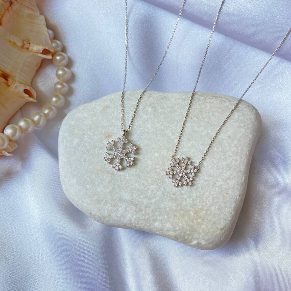 Sparkling Snowflake Necklace, Winter Wonderland pendant, 925