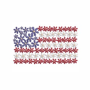 Può includere: Un design floreale della bandiera americana. La bandiera è composta da fiori rossi, bianchi e blu. I fiori blu formano le stelle, mentre i fiori rossi e bianchi creano le strisce. Il design è su sfondo bianco.