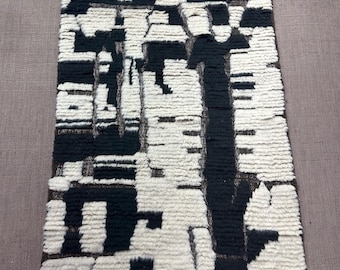 Berber Chic vintage Living Room Rug, Unique Abstract Design, Artisan Crafted -