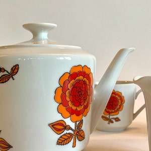 Vintage Kahla teservis: 70-tals blommig tekanna, mjölkkanna och koppar i porslin