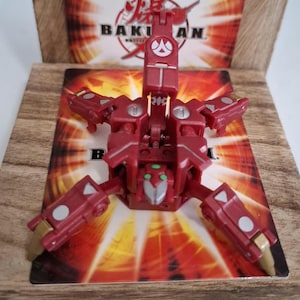 Bakugan Pyrus Spyderfencer + Card - Popular - Used in excellent condition - Part of Maxus Dragonoid - New Vestroia