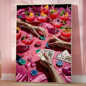 Impresión de pared con naipes rosados, cartas y bebidas de la noche de póquer rosa, impresión digital retro para descargar, arte imprimible grande, impresiones descargables