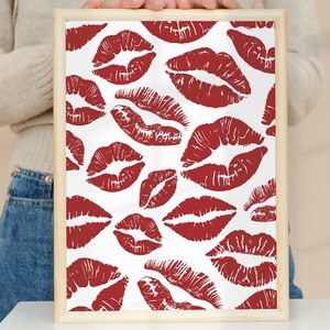 Trendy Lippenstift Küsse Print Y2k Funky Wandkunst Roter Mund Lebendiges Poster Modernes Digital Dekor Frau Eklektische Maximalist Französischer Kuss Prints