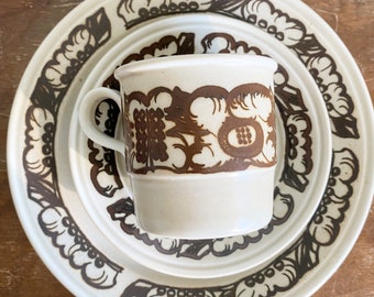 vintage des années 1970 Eystein Sandnes Porsgrund Porcelaine Troll Breakfast Trio 1 tasse + 1 soucoupe + 1 assiette à gâteau Norvège