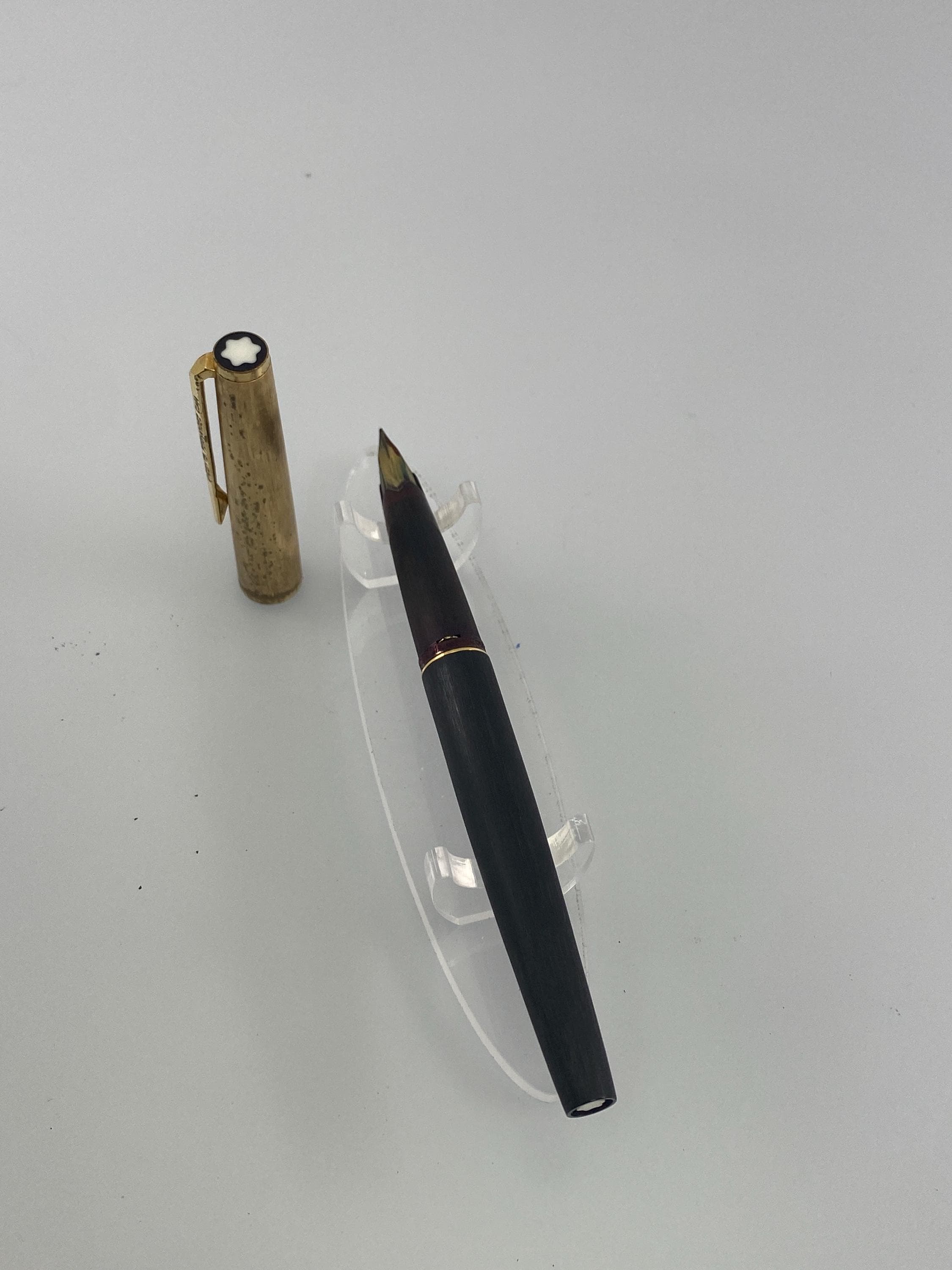 Vintage Montblanc No. 224 Fountain Pen – Black & Gold – 14K Gold