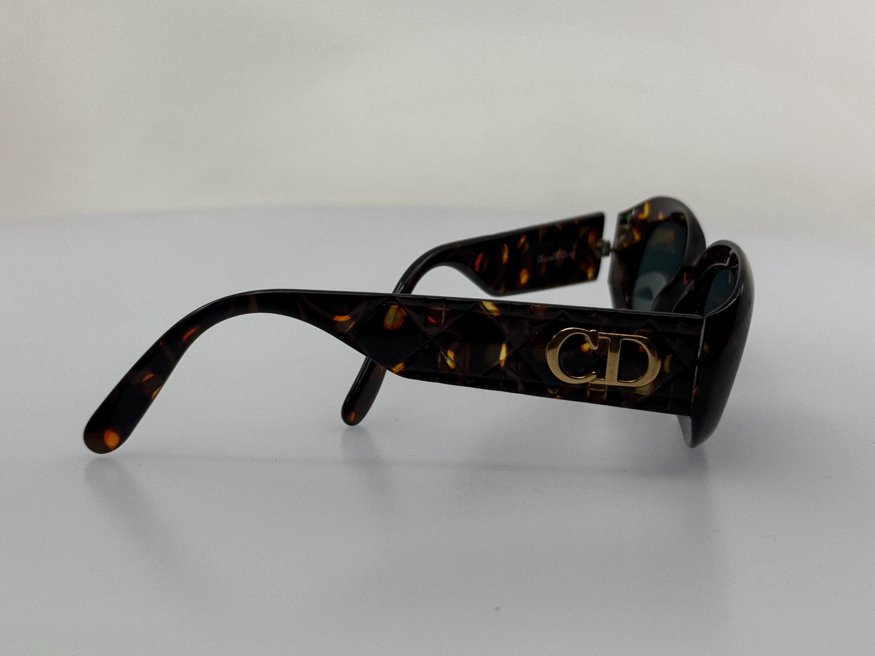 ❤️2 Pair CHRISTIAN DIOR CD SUNGLASSES Logo 2006 8704 FRAMES ONLY Need New Lenses CHRISTIAN DIOR HOLOGRAPHIC CD Logo Black Pink Sunglasses  main image 2
