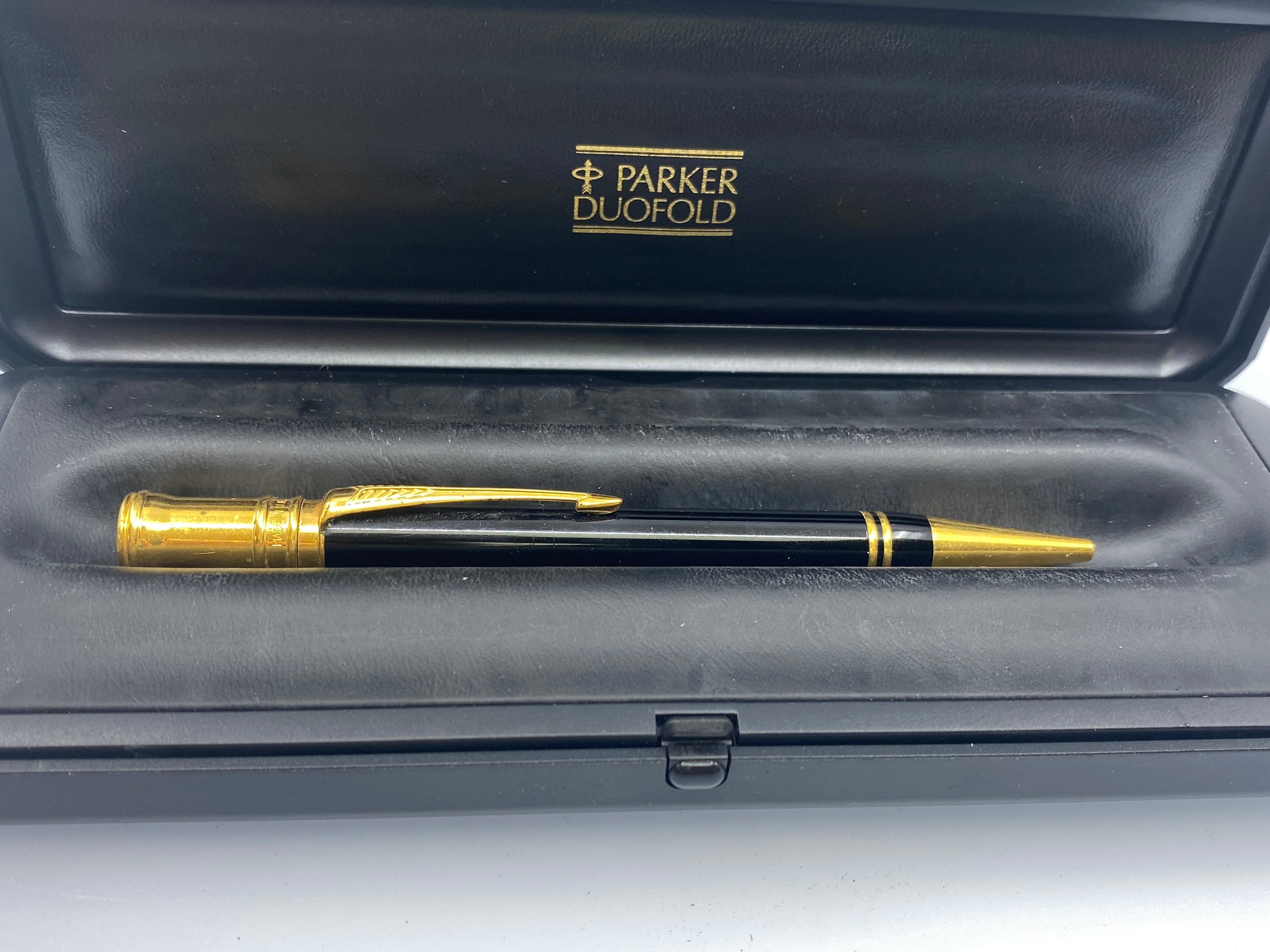 Parker Duofold Classic Black GT Ballpoint Pen: Elegance Inspired