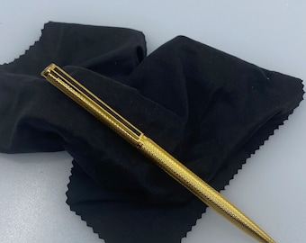 Montblanc Dunhill Ballpoint Pen: Elegance and Superior Writing with Gold Finish