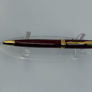 Stylo bille Parker Sonnet P. | Bordeaux et attributs dorés | Petit modèle | Fabriqué en France | Avec boîte