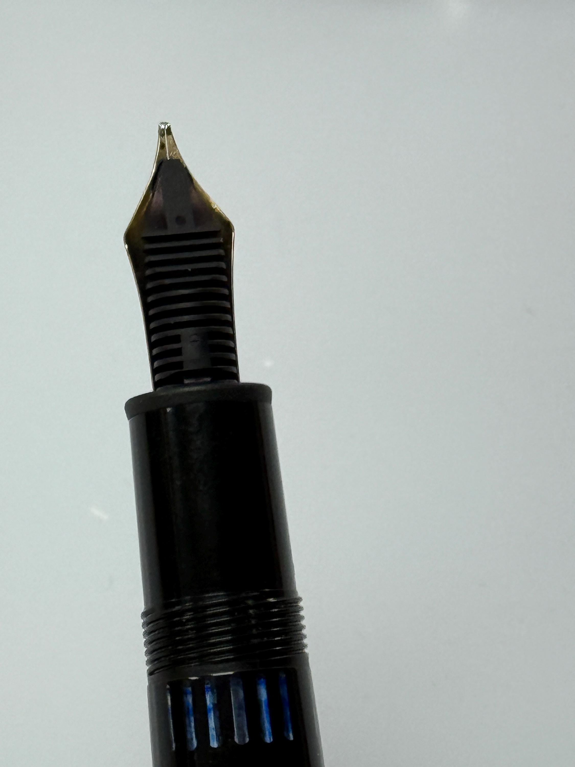 Montblanc Meisterstück 146 - Vintage Black and Gold Fountain Pen
