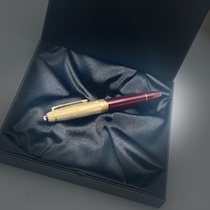 Montblanc 147 Traveller Solitaire Doue Borgoña - Pluma Estilográfica de 18K M, Excelente Estado
