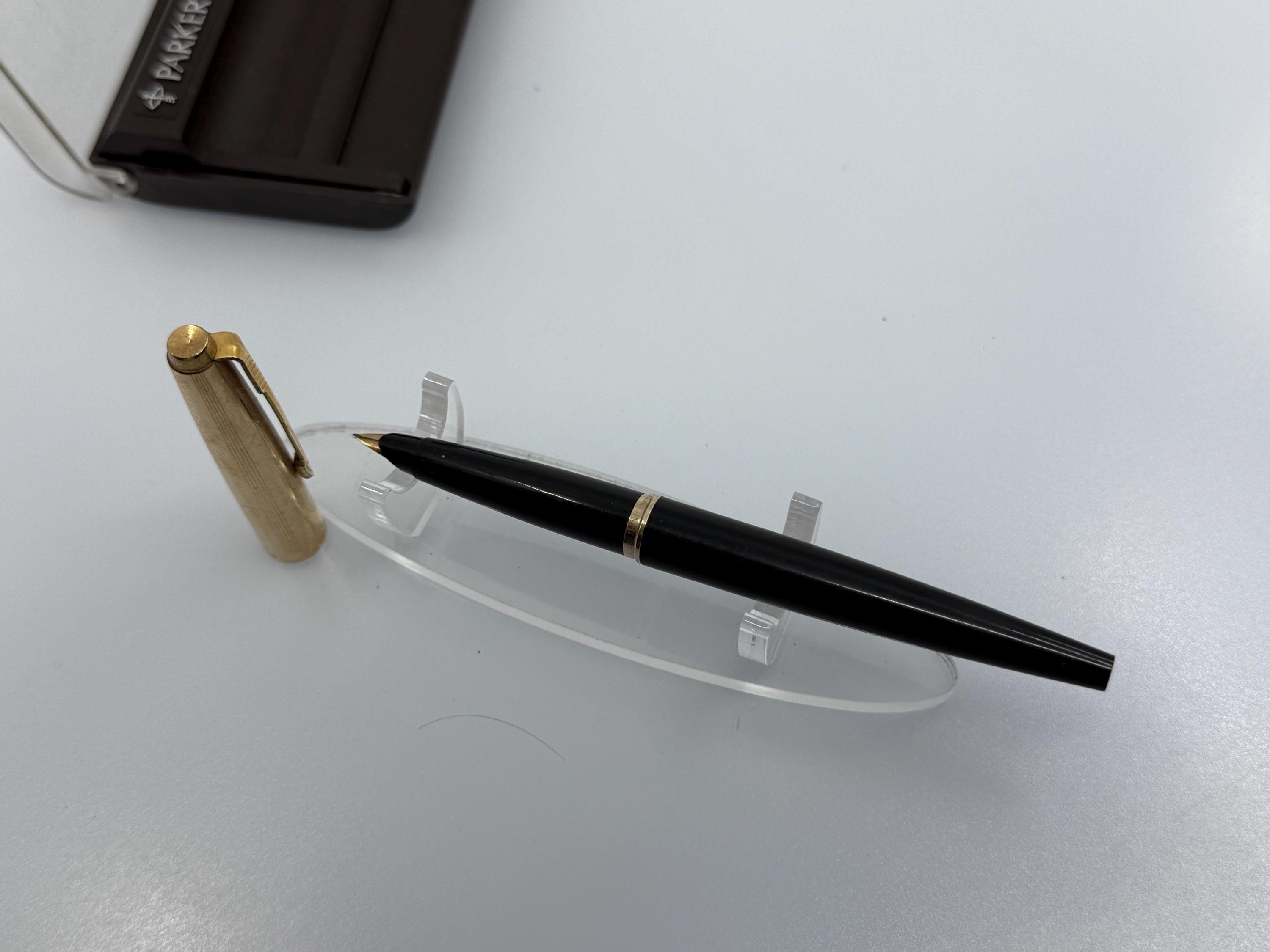 パーカー 45 万年筆 | 金メッキキャップ、ブラックバレル | 14K