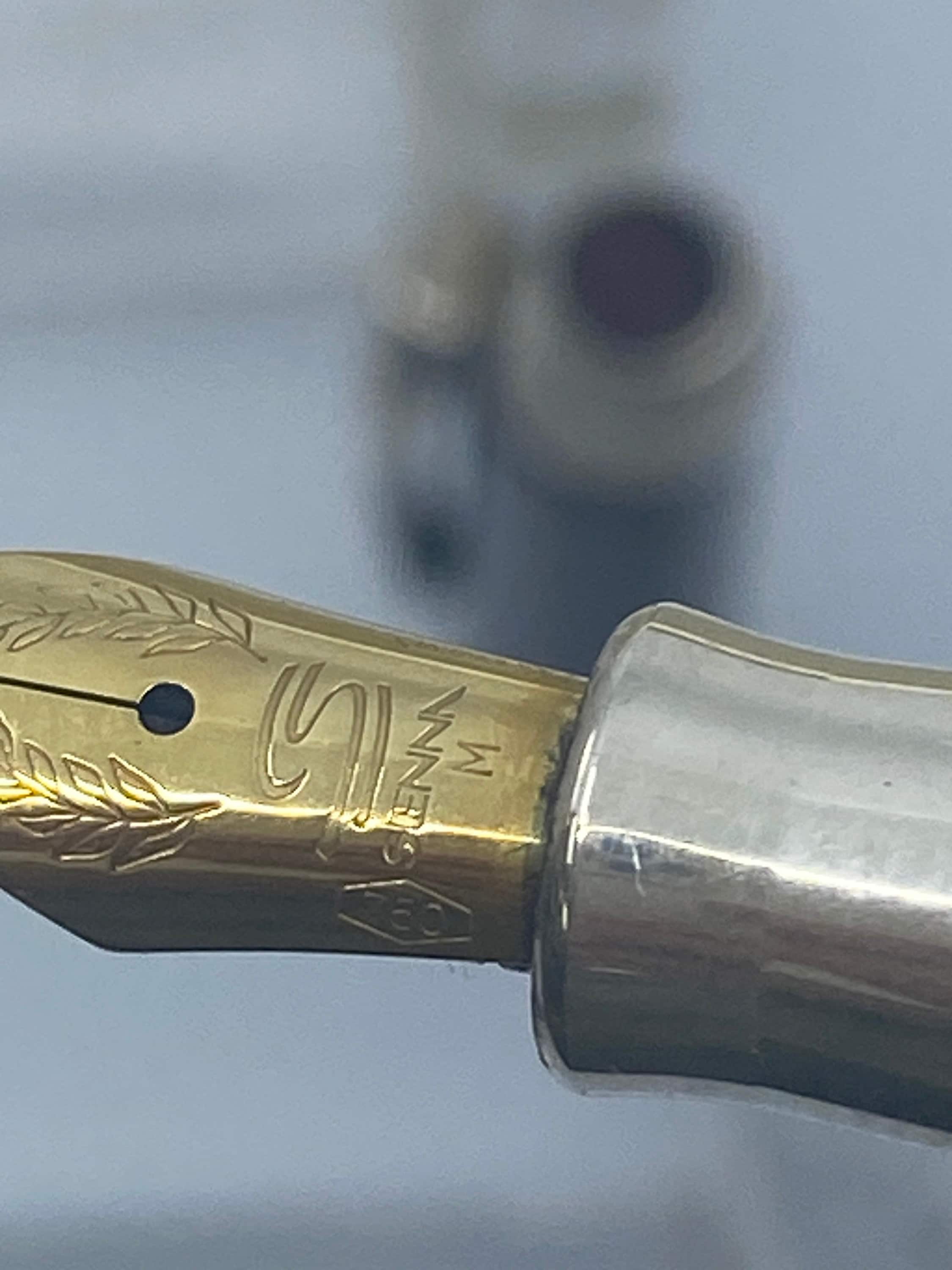 モンテグラッパ アイルトン・セナ 限定版 万年筆 マルーン カーボン