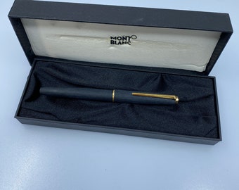 Stylo Plume Montblanc 220 - Résine noire et détails dorés