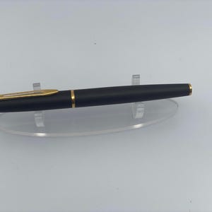 Stylo plume Waterman Hemisphere noir mat avec détails plaqués or