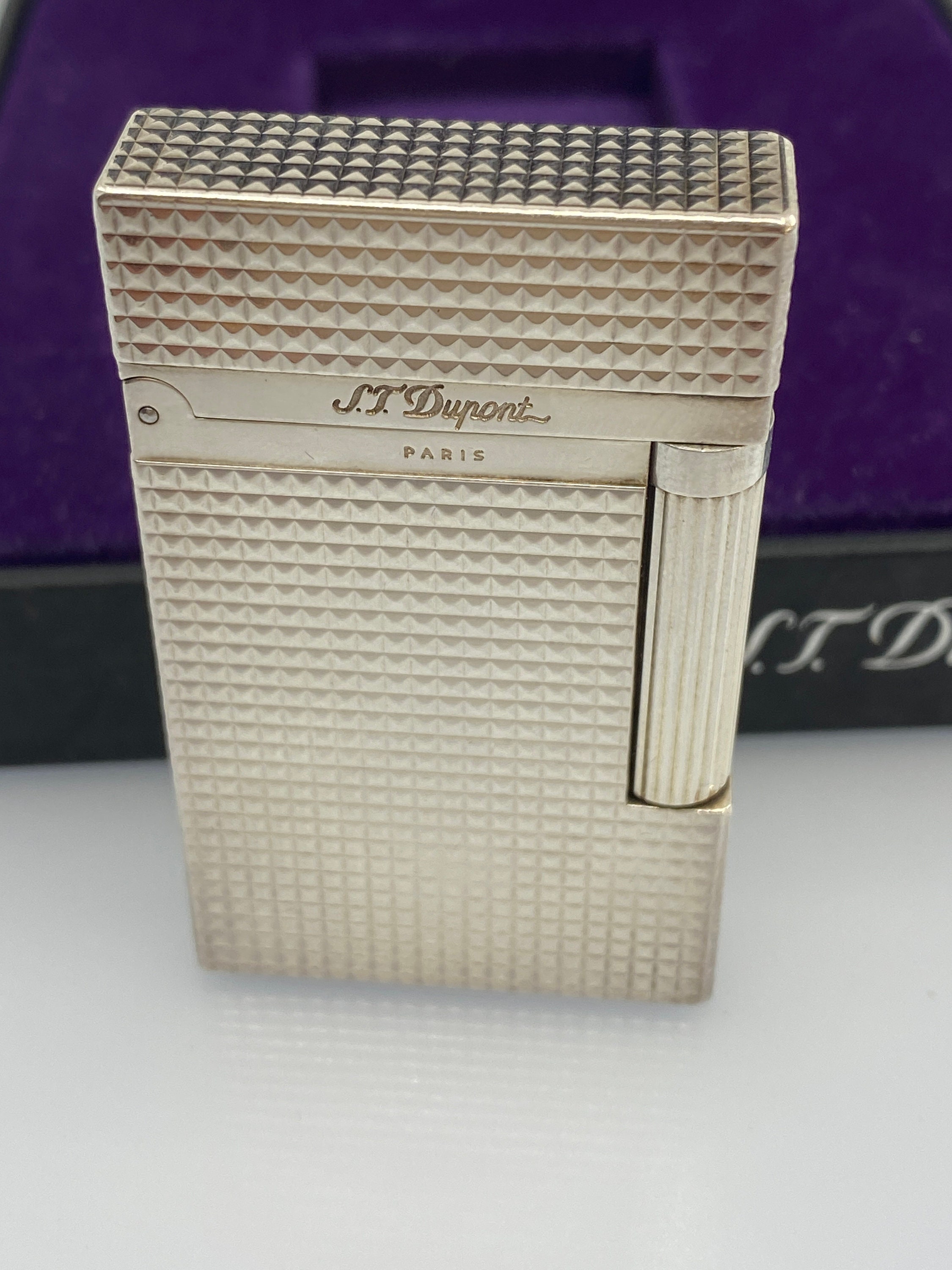 S.T.デュポン ライン2 ダイヤモンドヘッドライター – 銀メッキの高級品 