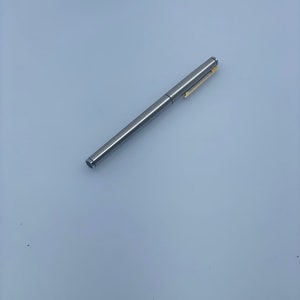 Pelikan P540 Signum: Elegancia Atemporal en Plata Cepillada
