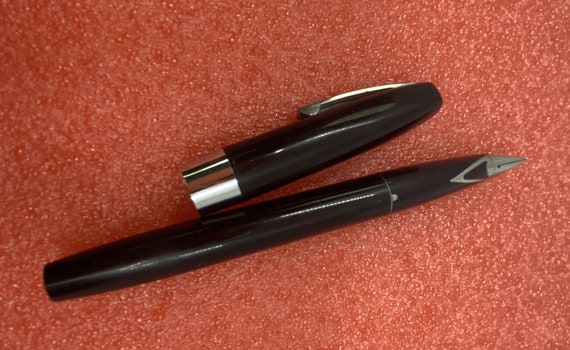 シェーファー 330 万年筆 - バーガンディ、細いショート ダイヤモンド