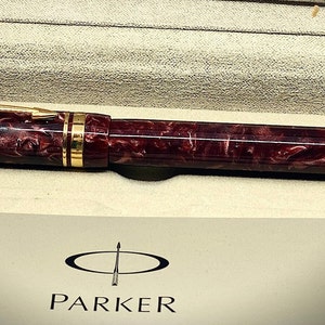 Parker Duofold International Vulpen - Gemarmerd Bordeaux Model, 18K Gouden Penpunt