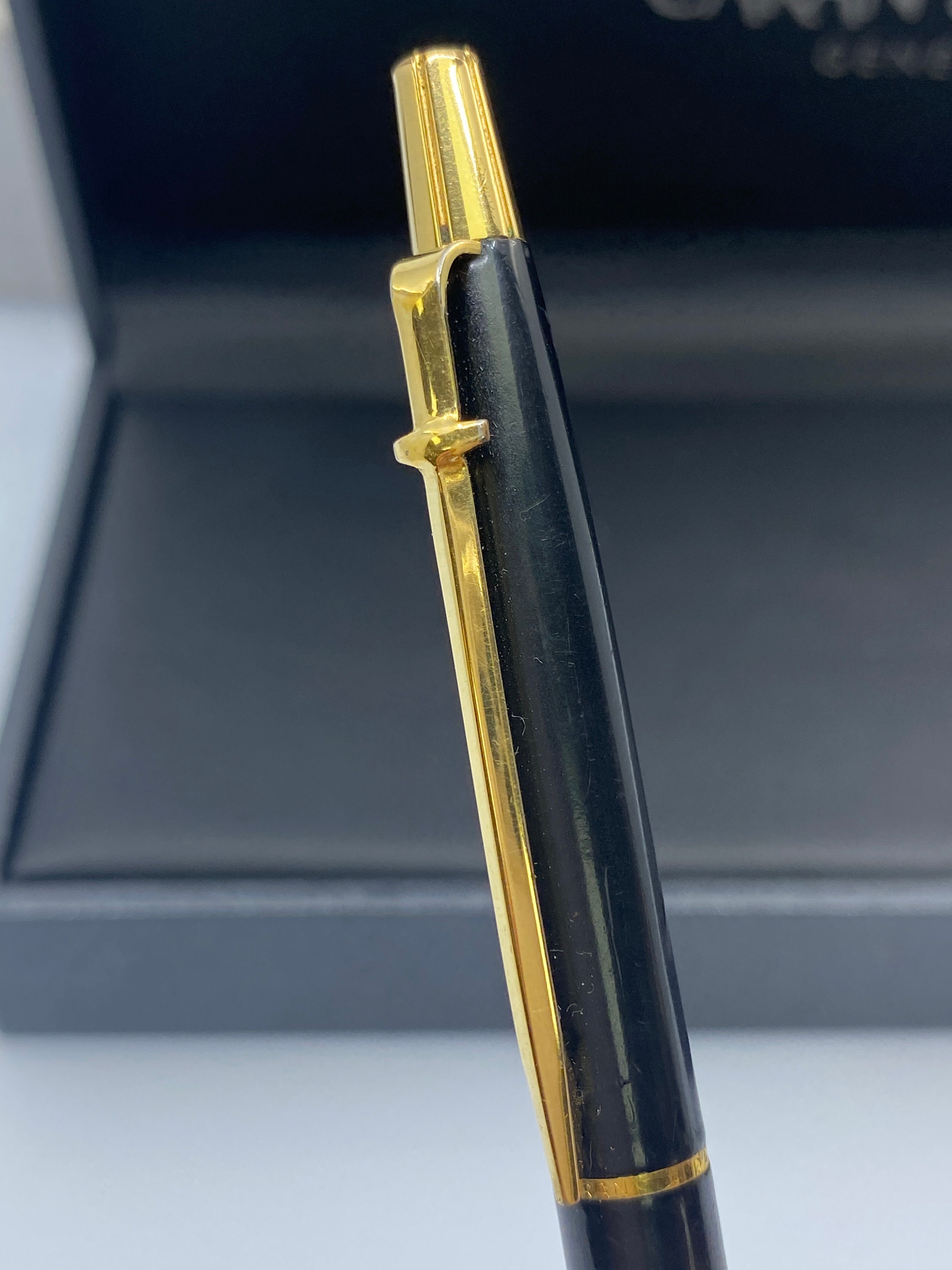 Cerruti 1881 NSH8764A Penna A Sfera Madison – Design Nero Lucido Con Dettagli Rosa Dorato, In Cofanetto Regalo