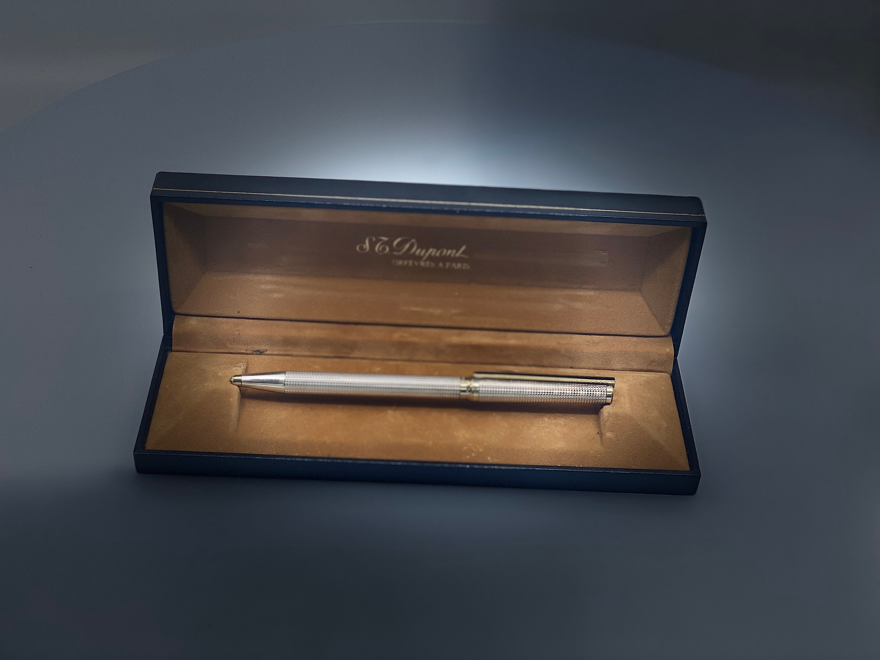 S.T. pen Dupont Montparnasse Plaque Argent - Elegance and Prestige
