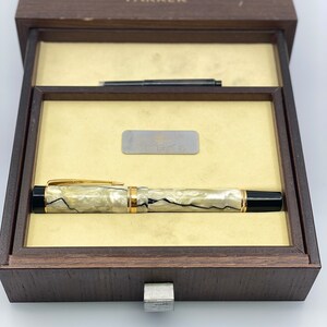 Parker Duofold Pearl and Black Fountain Pen With 18K-750 Nib
