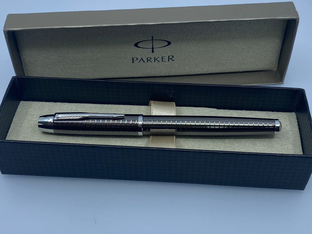 Parker IM Premium Deep Gun Metal Chiselled CT Fountain Pen Never