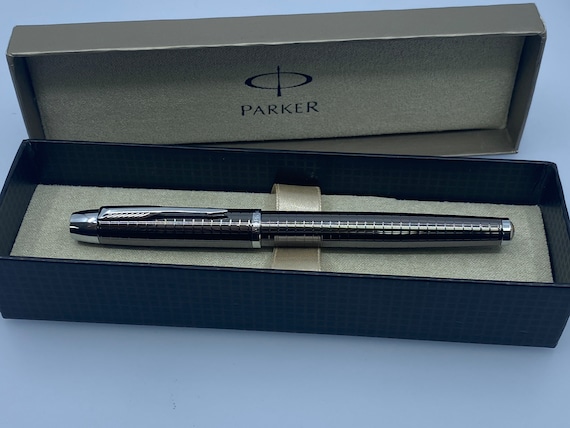 Parker IM Premium Deep Gun Metal Chiselled CT Fountain Pen Never