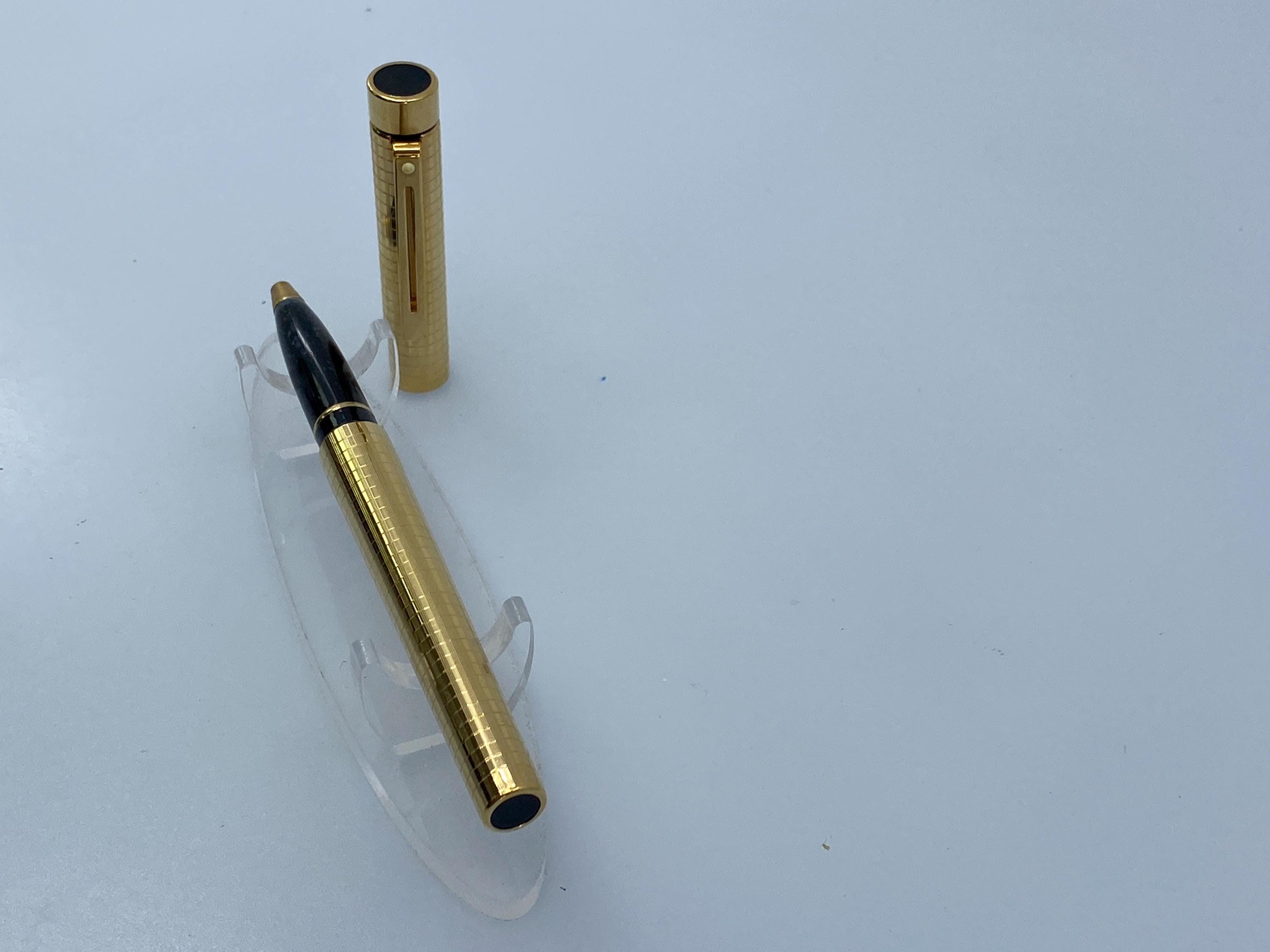 Sheaffer Targa 1007 Ballpoint Pen - Gold Plated With Square Design