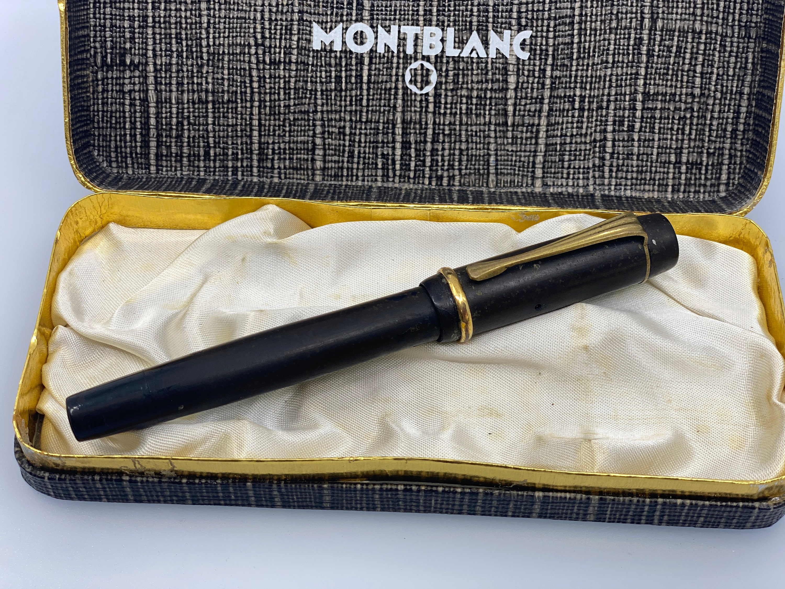 Montblanc Vintage Fountain Pen With 14k Gold Nib | Exclusive
