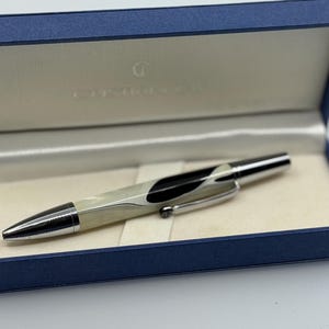 Penna a sfera di lusso Cristian Lay | Cromata e Bianco Perla | Meccanismo a rotazione | Penna regalo da collezione