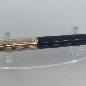 Luxe S.T. Stylo à bille Dupont Olympio Med Duotone - Laque noire et capuchon en palladium, motif quadrillé linéaire